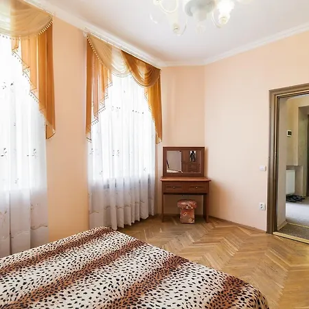 On Dudayeva 17 Apartman Lviv