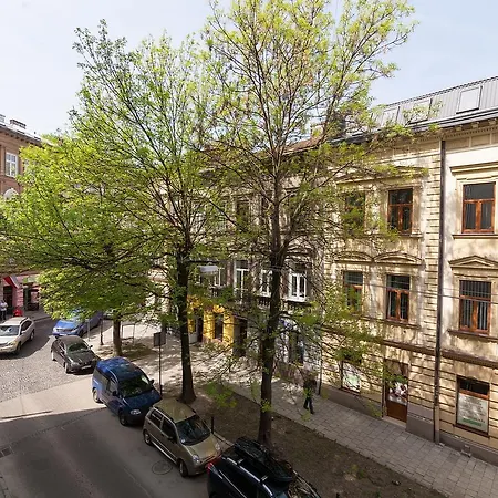 On Dudayeva 17 Apartman Lviv